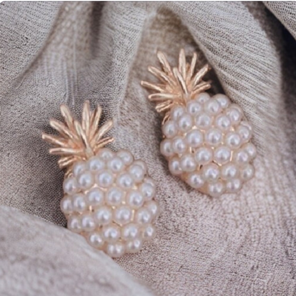 Pearl Pineapple Earrings 🍍 - Picture 11 of 11